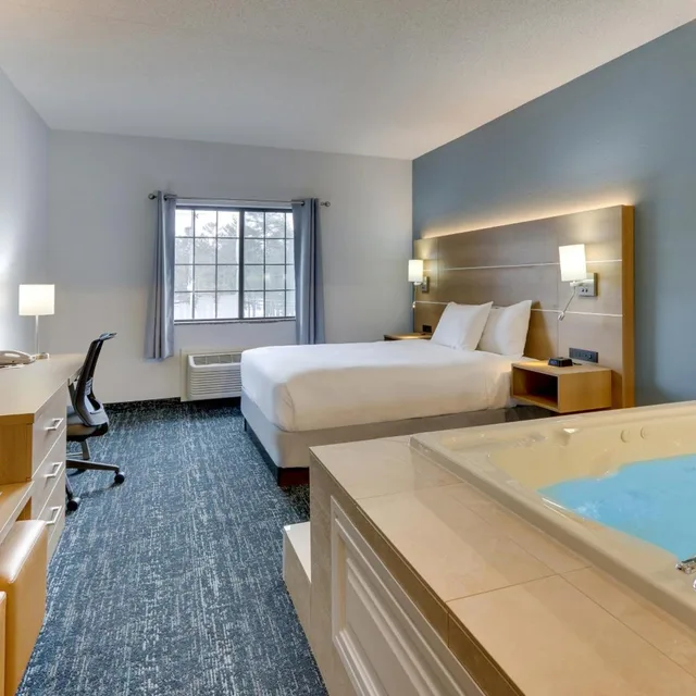 غرفة بسرير كوين، Parkshore Resort 2/4