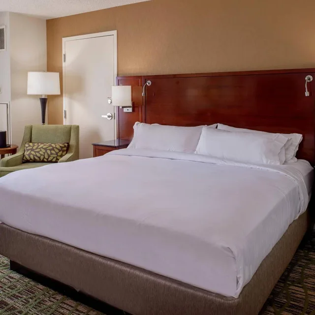 غرفة قياسية مع دخول صالة النادي، Marriott St Louis West 4/10
