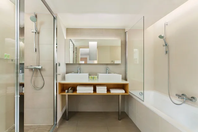 جناح جونيور بسريرين كوين مع أريكة، Courtyard Montpellier 7/7