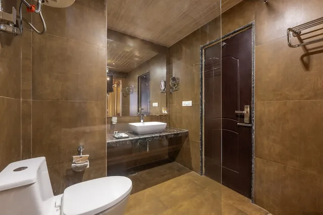 غرفة سوبيريور بسرير كينج بإطلالة على الجبل بشرفة، Echor Himalayan Heights Luxe Manali 10/10