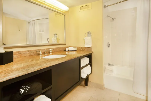 Conference, Suite, 2 Double Beds، Embassy Suites by Hilton Miami International Airport 3/3