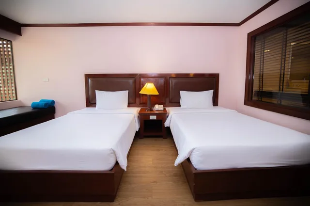 غرفة ديلوكس بسريرين منفصلين بإطلالة على المسبح، Baumanburi Hotel 7/10