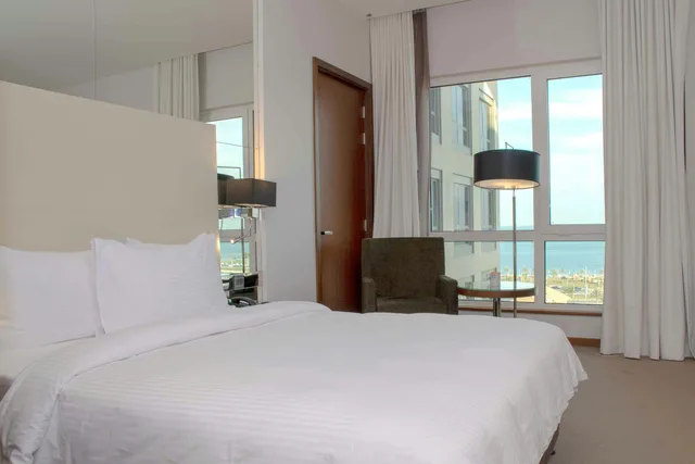 غرفة بسرير كوين بإطلالة على البحر، سنترو كورنيش الخبر من روتانا(Centro Corniche Al Khobar By Rotana) 1/7