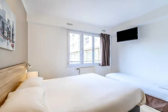 غرفة كلاسيكية ثلاثية بسرير مزدوج وسرير فردي، Comfort Hotel Alba Rouen 1/3
