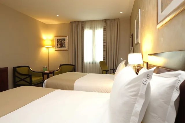 غرفة قياسية بسريرين منفصلين بإطلالة على المدينة للمدخنين، هوليداي إن - العليا(Holiday Inn Olaya) 8/10