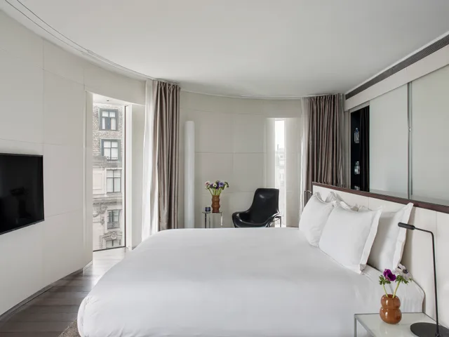 3 Bedrooms, Beyond Me, Suite, Panoramic City View, Me London Hotel 1/5