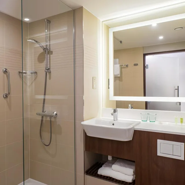 غرفة قياسية بسرير كينج، Courtyard by Marriott Inverness Airport 5/8