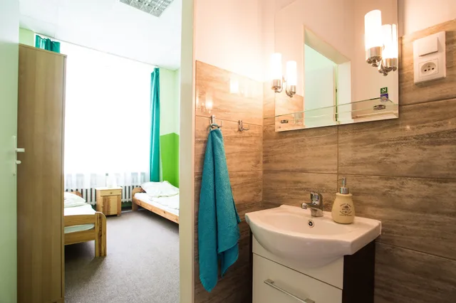 غرفة بسرير مزدوج بحمام خاص، Moon Hostel Wroclaw 3/3