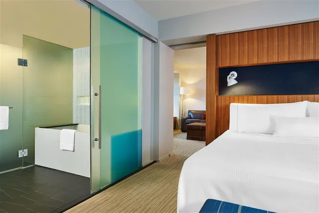 Deluxe, Double Bed, The Westin Galleria Dallas 1/4