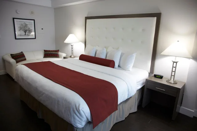 استوديو بسرير كينج، Admiral Inn Mississauga 5/7