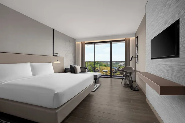 Deluxe, King Bed, Balcony, Courtyard by Marriott Bangkok Suvarnabhumi Airport 2/7