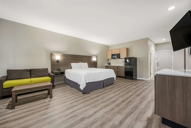 Standard, King Bed, Kitchenette, SureStay Studio by Best Western Conroe Downtown 5/6