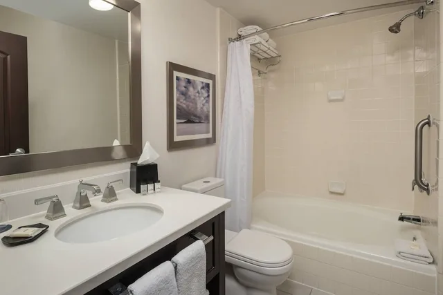 غرفة بسريرين مزدوجين، Sheraton Salt Lake City Hotel 3/8
