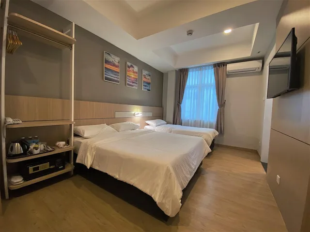 غرفة ثلاثية بسرير مزدوج وسرير فردي، Walk In Hotel 1/2