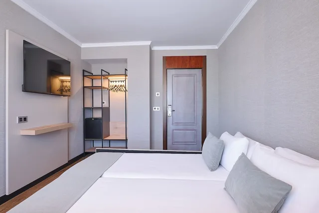 جناح جونيور بسرير كينج مع أريكة، Gran Hotel Luna de Granada 1/4