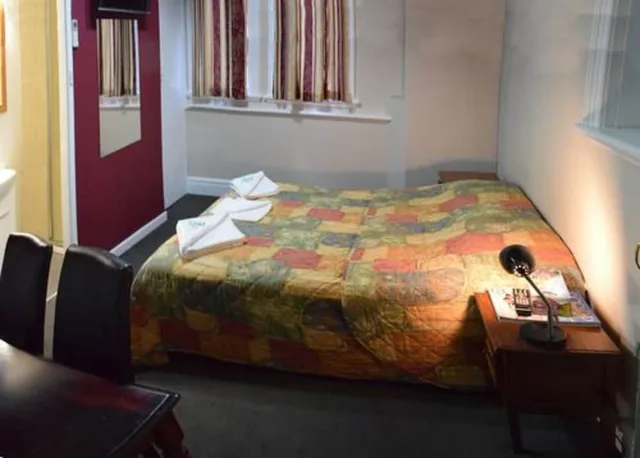Renovated, Queen Bed، Palace Hotel Kalgoorlie 2/3
