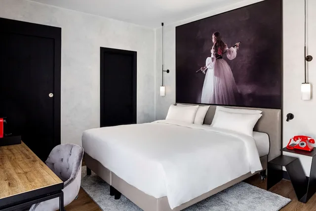 غرفة قياسية بسريرين منفصلين في طابق مرتفع، Radisson RED Madrid (ex. Paseo del Arte) 2/5