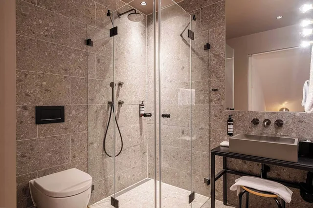 جناح جونيور بسرير كوين، Hotel Miano 5/10