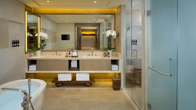 Signature, Duplex, Pool, Suite, King Bed, Pool View، Kempinski Summerland Hotel & Resort Beirut 2/2