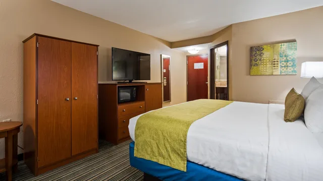 غرفة قياسية بسرير كوين، Best Western Eagles Inn 6/10