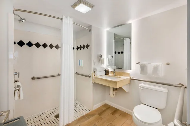 Efficiency, Suite, Queen Bed, Sofa, Accessible، MainStay Suites Sterling near Dulles Town Center 4/4