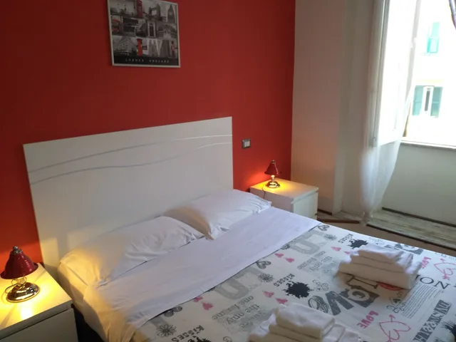 Room, Queen Bed, Deluxe Rooms 1/4