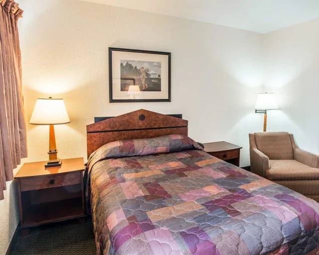 غرفة بسرير مزدوج لذوي الإعاقة، Rodeway Inn Greeley CO 3/5