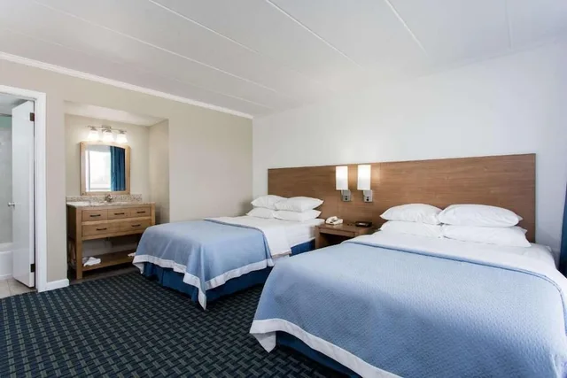 Room, 2 Double Beds, Street View، Mariner Inn And Suites 3/4