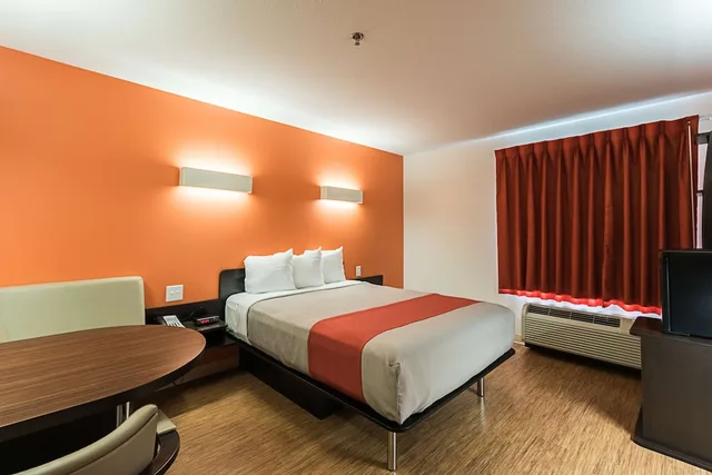 غرفة ديلوكس بسرير كوين لذوي الإعاقة، Motel6 Moosomin, SK 3/6