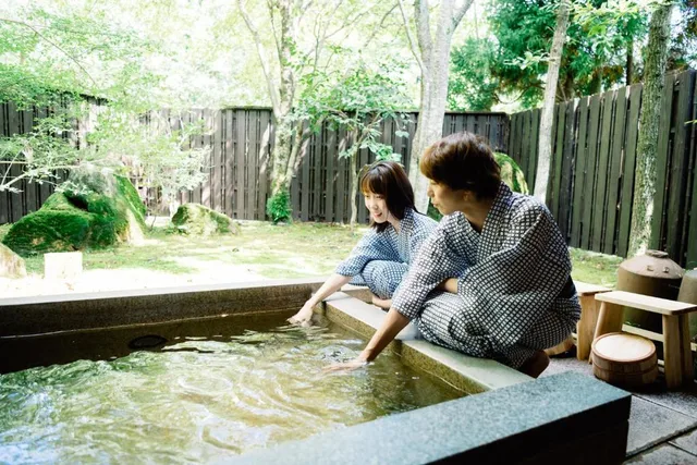 غرفة صغيرة بسريرين منفصلين بحمام مشترك، Akagawa Onsen Spaju (Aso Kuju National Park) 3/6