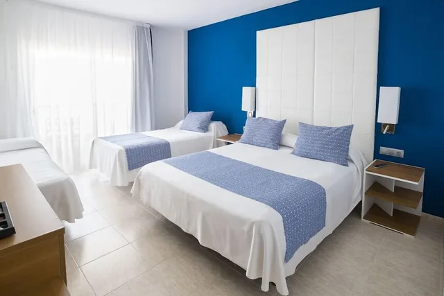 Room, Quadruple, Queen Bed, Partial Sea View, Sofa, Ibersol Torremolinos Beach 1/4