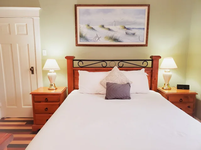 استوديو بسرير كوين بشرفة، James Bay Inn Hotel Suites Cottage 2/5