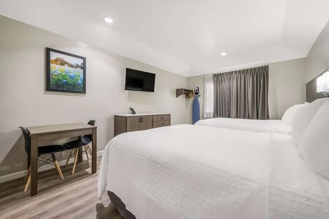 Room, 2 Queen Beds, Kitchenette, SureStay Studio by Best Western Conroe Downtown 6/9