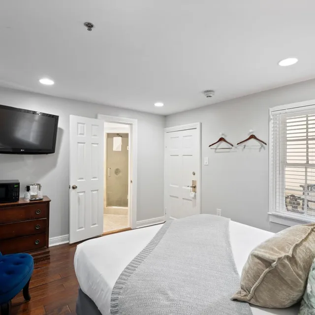 غرفة قياسية بسرير كوين، Hotel St Pierre French Quarter 2/7