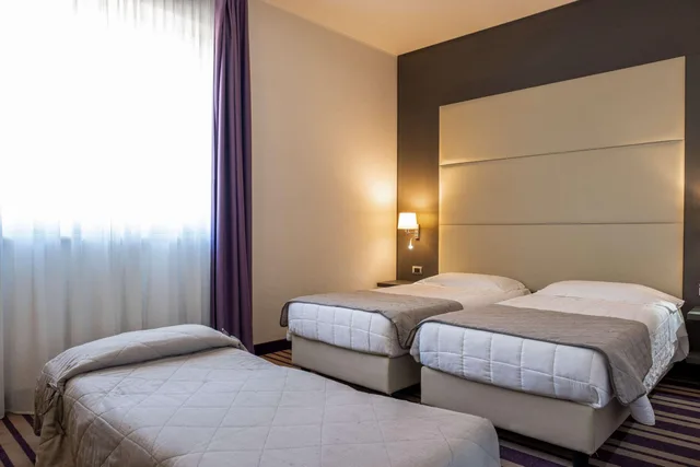 غرفة ثلاثية، Quality Hotel Green Palace Monterotondo It 2/3