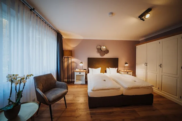 Room, Double Bed, Antik-Hotel Eichenhof 2/3