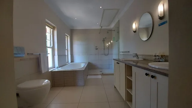 غرفة بريميوم بسرير كينج، Rustic Manor Bed And Breakfast 3/3
