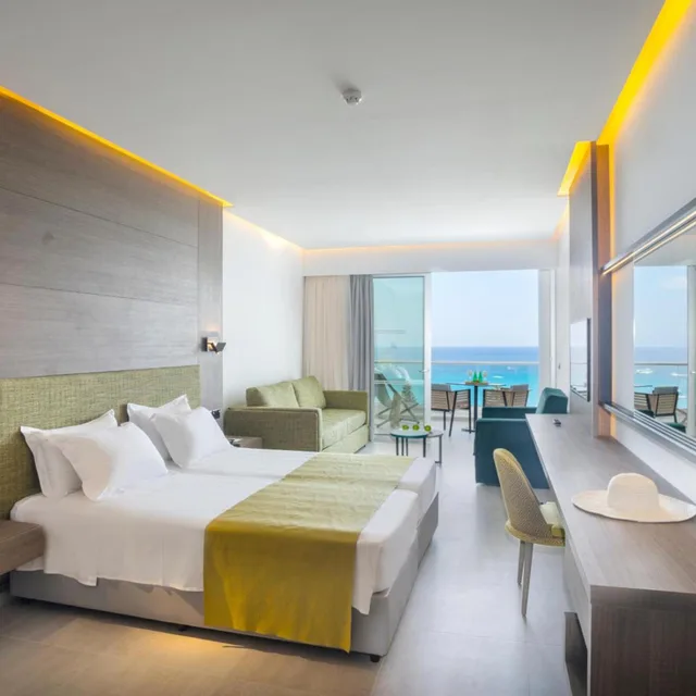 جناح إليت عائلي مع أريكة، Cavo Maris Beach Hotel 1/4