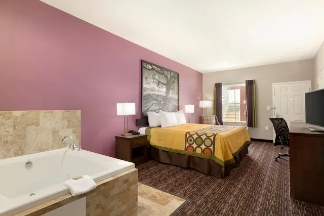 جناح بسرير كينج، Super 8 by Wyndham Carrizo Springs 2/4