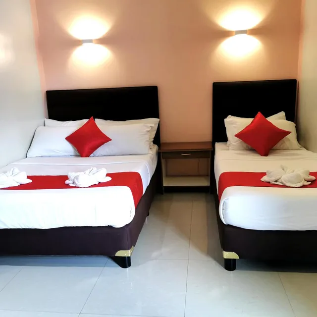 Deluxe, Triple, Charms Hotel 2/3