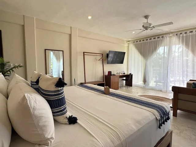 جناح بريفيليج مع أريكة، Noah Beach Hotel and Suites 2/10