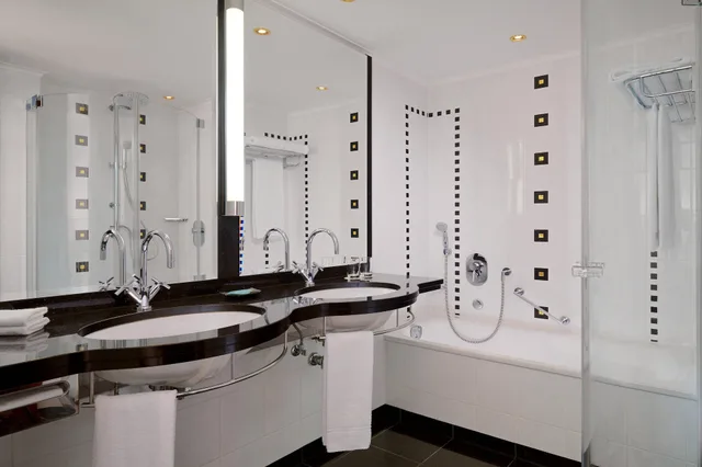 غرفة ديلوكس بسرير كوين، The Westin Grand Munich 6/6