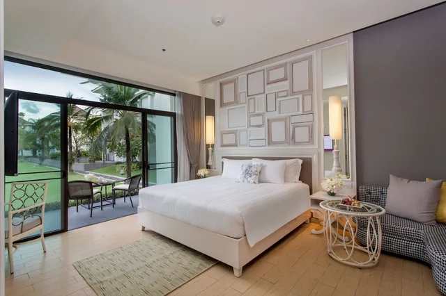 Room, King Bed, Garden View, Terrace, U Sathorn Bangkok Hotel 3/4
