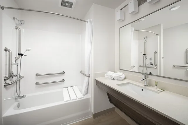 غرفة قياسية بسرير كوين، WoodSpring Suites Davenport Quad Cities 3/3