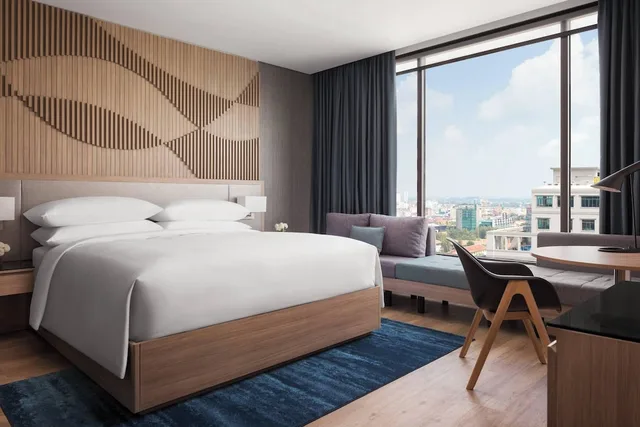 غرفة تنفيذية بسرير كينج مع أريكة، Courtyard Phnom Penh 1/9