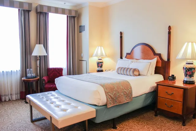 غرفة قياسية بسرير كوين، Hotel Providence Trademark Collection By Wyndham 2/3