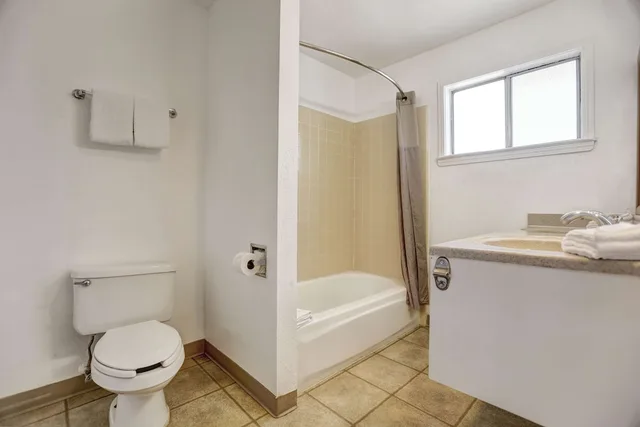 3 Full Beds - Suite, Non-Smoking، Motel6 Fort Bragg, CA 5/6