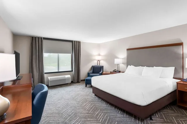 غرفة بسرير كينج لذوي الإعاقة، Comfort Inn and Suites Mountain Iron And Virginia 2/2