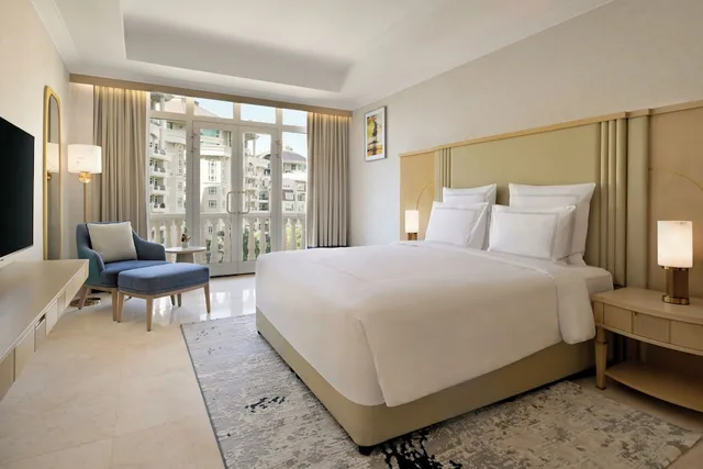 جناح ملكي بسرير مزدوج بشرفة بجاكوزي، Swissotel Al Murooj Dubai 2/6