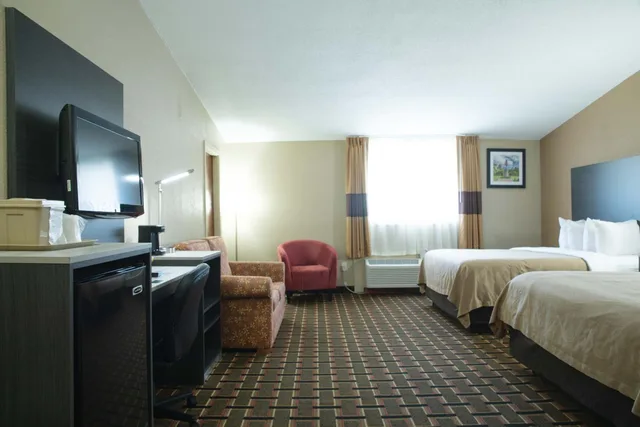 Deluxe, 2 Queen Beds, Quality Inn Raynham - Taunton 8/10